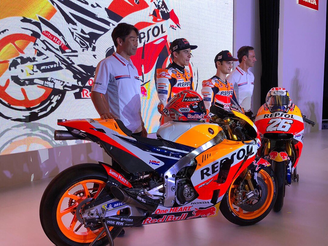 Tim Repsol Honda Sangat Senang Memperkenalkan Motor Dan Warna Baru